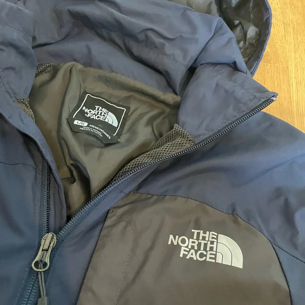 The North Face Men's Dark Blue Performance Jacket - Picture 2 of 3